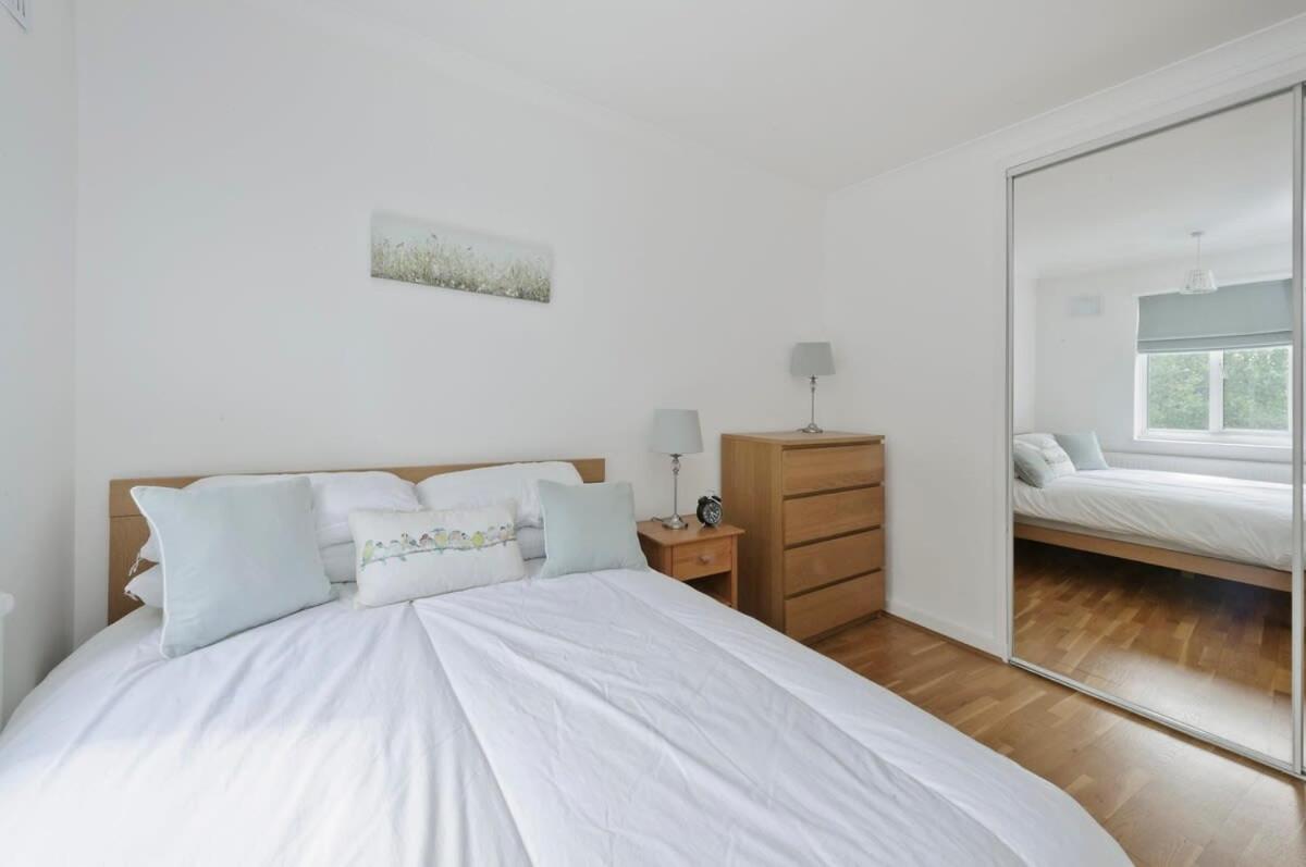 Leafy Earls Court 3 Bed Flat Appartamento Londra