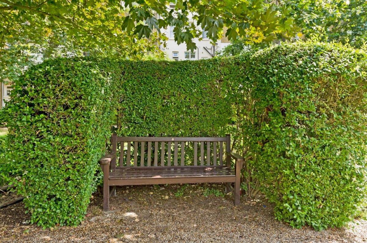 Leafy Earls Court 3 Bed Flat Appartamento Londra
