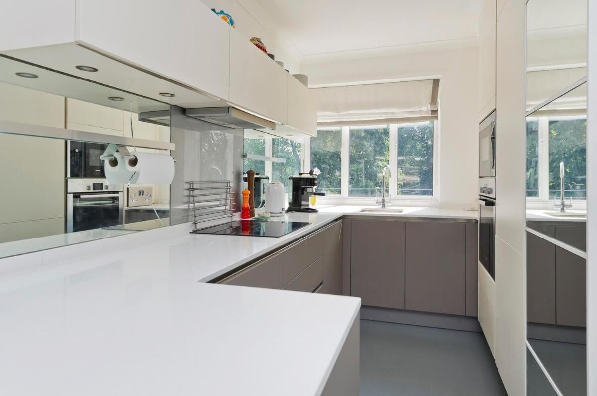 Leafy Earls Court 3 Bed Flat